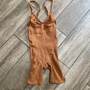 Skims Seamless Sculpt Low Back Mid Thigh Bodysuit Bronze